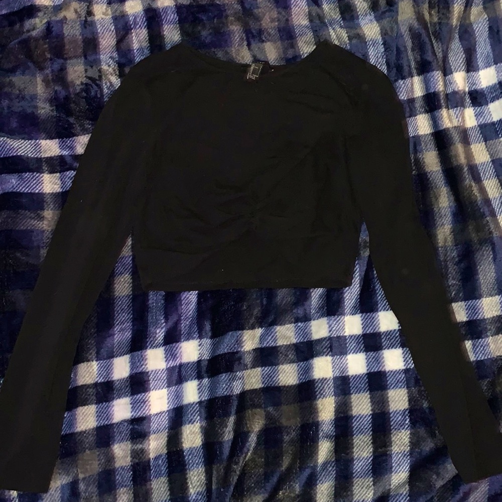 Black crop top. More on the shorter side. Great quality. Soft. No rips.